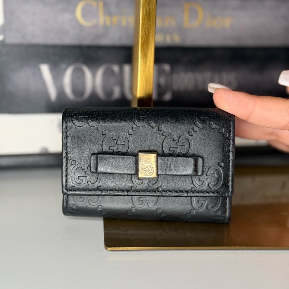 Gucci Black and Gold Leather Bow Key Holder